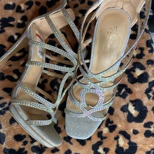 Embellished Thalia Sodi platform heels